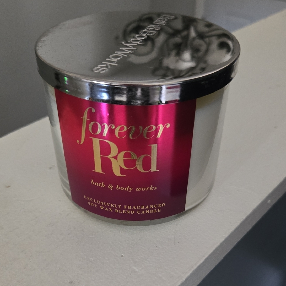 Bath & Body Works Forever Red Candle
